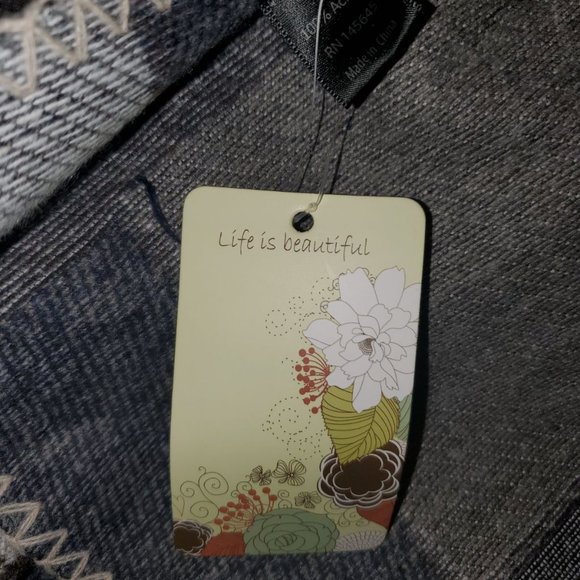 Poncho - Picture 3 of 3